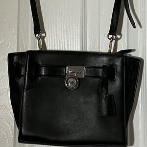 NWOT Michael Kors Hamilton traveler crossbody in black